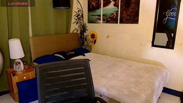 AsianCarl online show from October 2025 01:21:01 PM