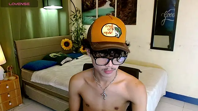 AsianCarl online show from November 2025 01:48:02 PM