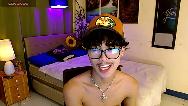 AsianCarl online show from November 2025 04:44:02 PM