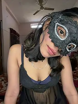 Lovebirdss online show from February 2026 08:04:02 AM