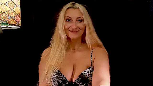 Snapshot of LeticiaReys chatting on November 2025 09:08:02 PM LeticiaReys online show from November 2025 09:08:02 PM