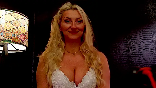 Snapshot of LeticiaReys chatting on December 2025 01:06:01 PM LeticiaReys online show from December 2025 01:06:01 PM