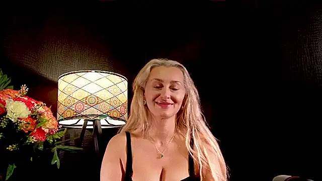 LeticiaReys online show from October 2025 08:30:01 PM