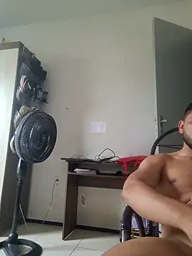 Snapshot of discreto_17 chatting on November 2025 03:28:02 PM discreto 17 online show from November 2025 03:28:02 PM