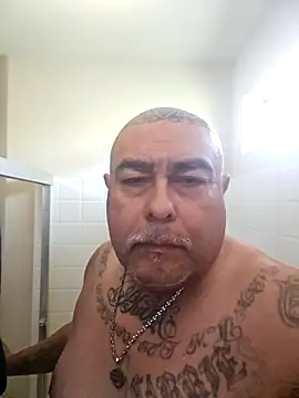 Snapshot of B1GLO chatting on November 2025 06:12:01 PM B1GLO online show from November 2025 06:12:01 PM