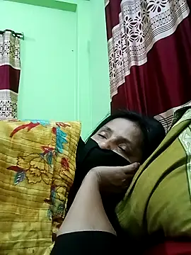 Megla879 online show from November 2025 04:00:01 PM