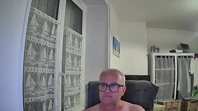 Snapshot of macdut67 chatting on July 2026 12:52:02 AM macdut67 online show from July 2026 12:52:02 AM