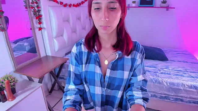 Laaura-Velez online show from November 2025 01:22:02 PM