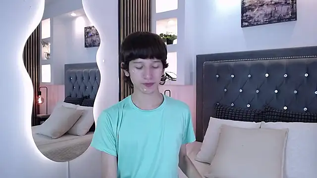 Emo Boy  online show from March 2026 08:20:02 PM