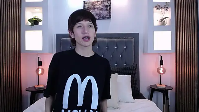 Emo Boy  online show from March 2026 08:27:02 PM