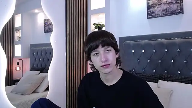 Emo Boy  online show from April 2026 08:17:01 PM