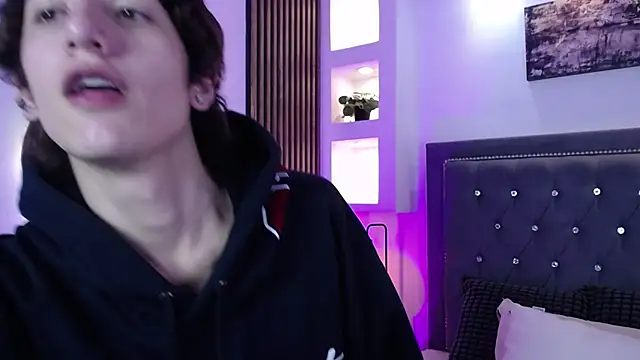 Emo Boy  online show from April 2026 08:37:01 PM