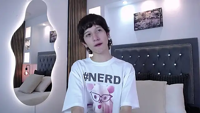 Emo Boy  online show from March 2026 08:05:01 PM