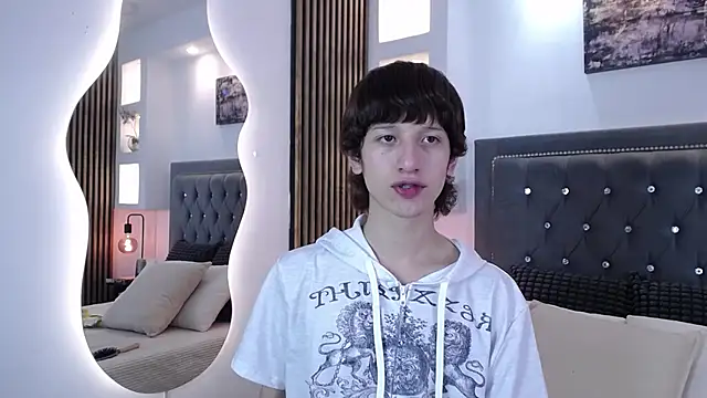 Emo Boy  online show from March 2026 08:32:01 PM