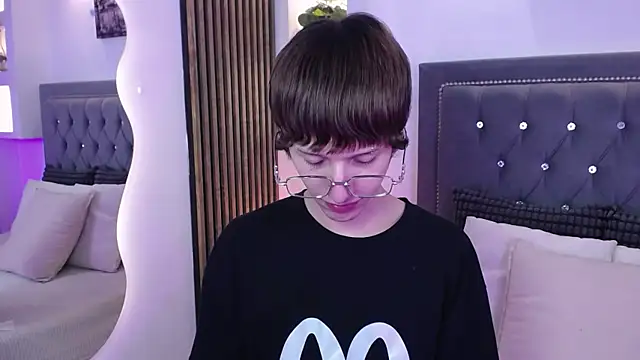 Emo Boy  online show from May 2026 04:40:02 AM
