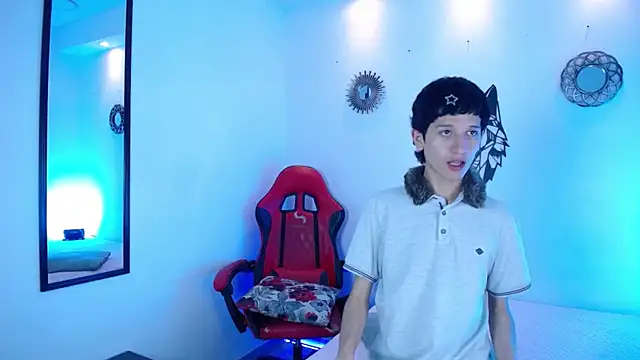 Emo Boy  online show from January 2026 08:37:02 PM