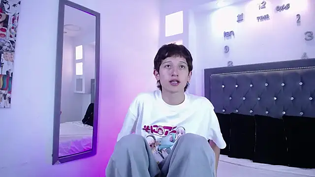 Emo Boy  online show from January 2026 08:23:01 PM