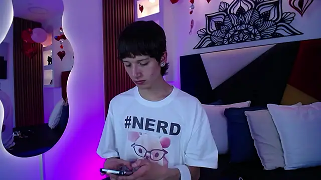 Emo Boy  online show from February 2026 08:41:01 PM