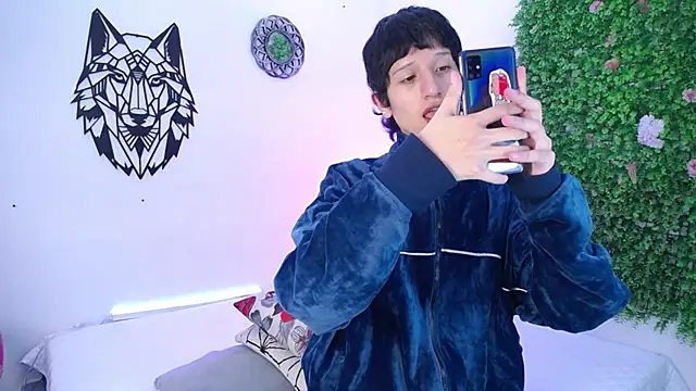 Emo Boy  online show from December 2025 12:29:01 PM