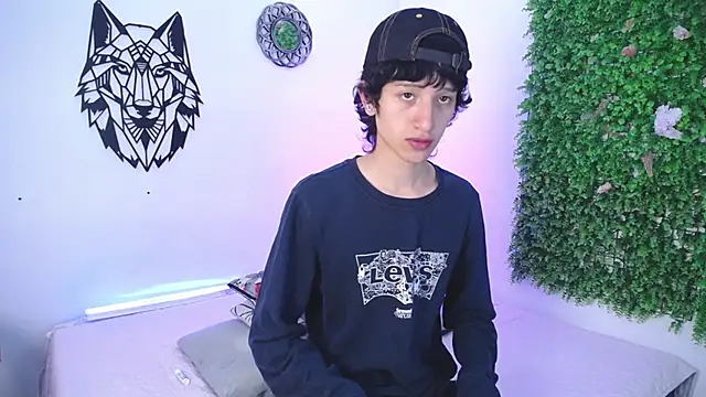 Emo Boy  online show from November 2025 12:39:02 PM