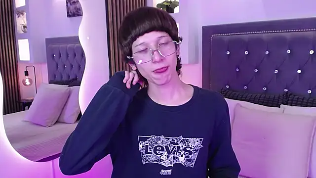 Emo Boy  online show from April 2026 08:57:02 PM