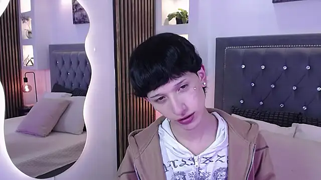 Emo Boy  online show from May 2026 08:40:02 PM