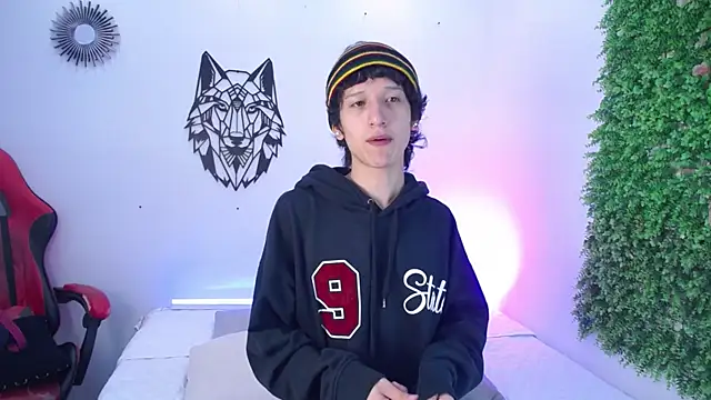 Emo Boy  online show from December 2025 12:26:01 PM