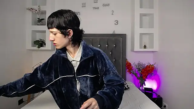 Emo Boy  online show from December 2025 03:49:02 AM