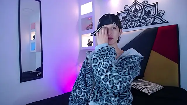 Emo Boy  online show from January 2026 03:32:01 AM