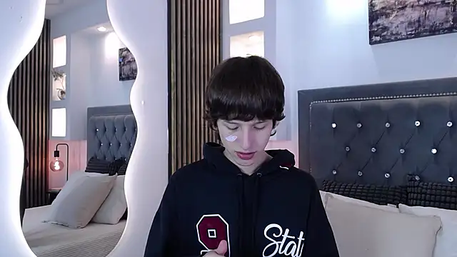 Emo Boy  online show from April 2026 08:27:01 PM