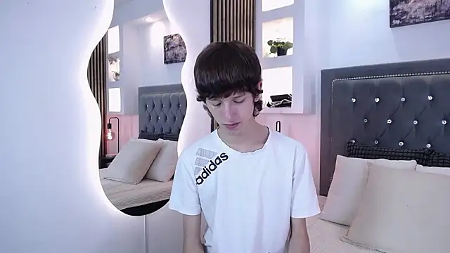 Emo Boy  online show from March 2026 08:20:01 PM