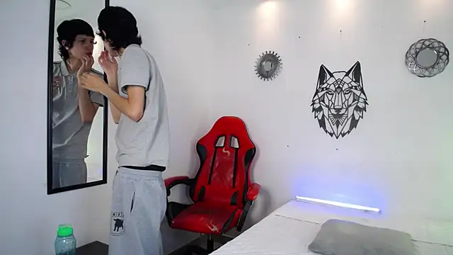 Emo Boy  online show from December 2025 12:33:01 PM