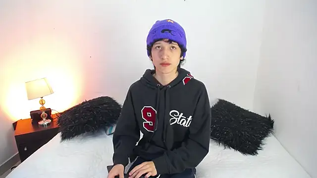 Emo Boy  online show from November 2025 12:26:01 PM