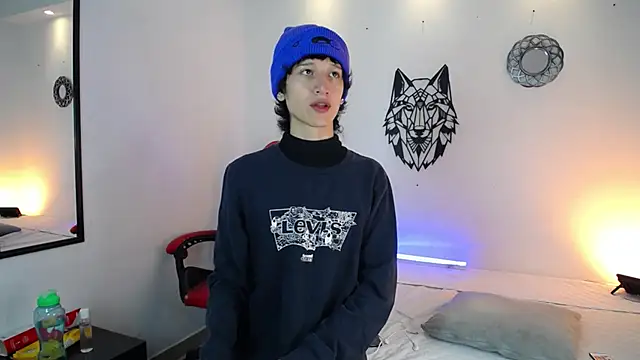 Emo Boy  online show from December 2025 12:32:02 PM