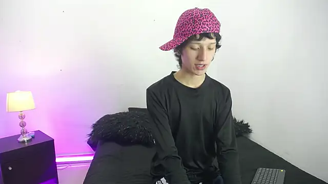 Snapshot of Emo_Boy_ chatting on November 2025 03:55:02 AM Emo Boy online show from November 2025 03:55:02 AM