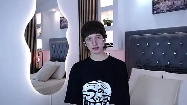 Emo Boy  online show from March 2026 08:19:01 PM