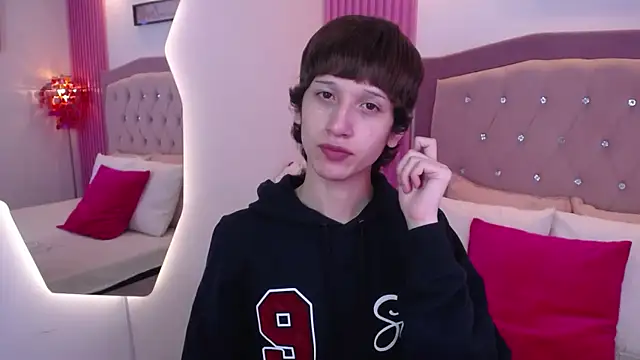 Emo Boy  online show from May 2026 03:31:02 PM