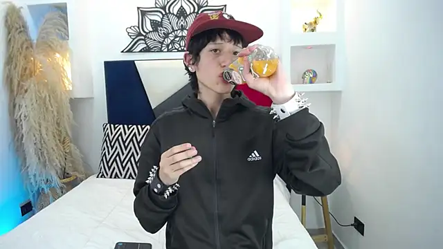 Emo Boy  online show from November 2025 03:21:02 AM