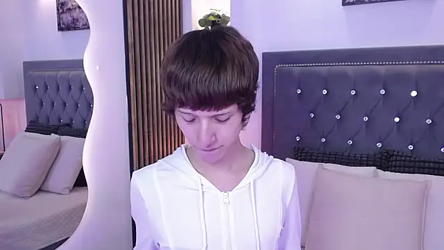 Emo Boy  online show from May 2026 08:41:06 PM