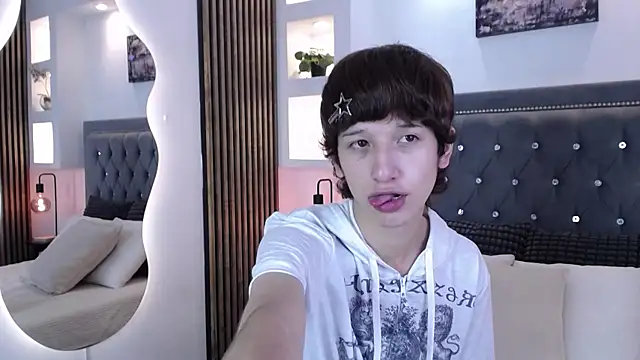 Emo Boy  online show from April 2026 08:24:02 PM