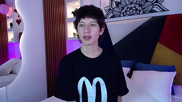 Emo Boy  online show from February 2026 08:06:02 PM