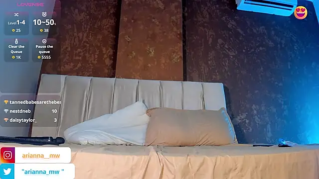 Arianna  01 online show from November 2025 07:57:01 PM