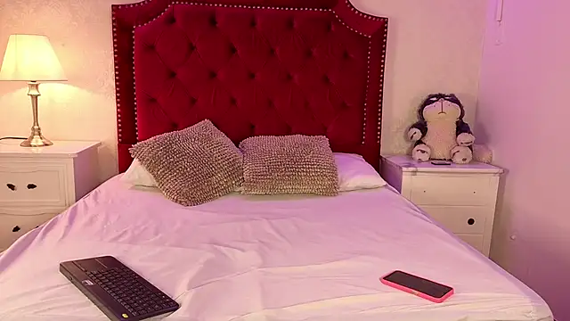 Sara Collinss  online show from November 2025 11:54:02 AM