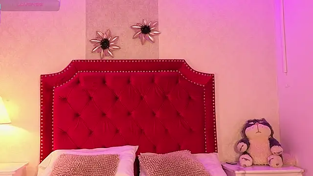 Sara Collinss  online show from November 2025 11:31:01 AM