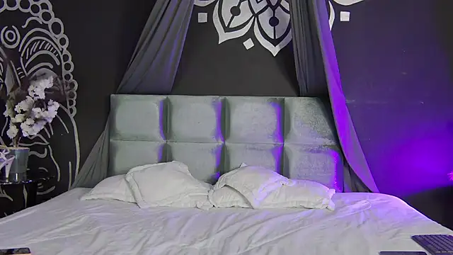 Aranzza Ross online show from December 2025 08:32:02 PM