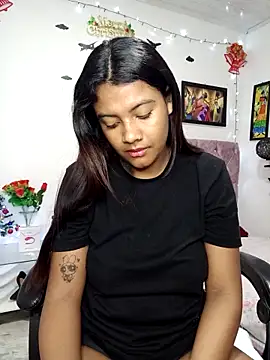 vannesitha25 online show from December 2025 03:17:01 PM