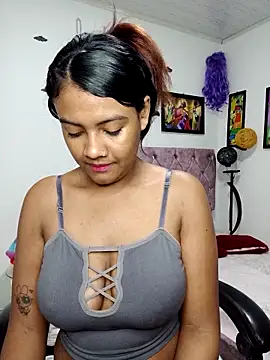 vannesitha25 online show from December 2025 02:38:01 PM