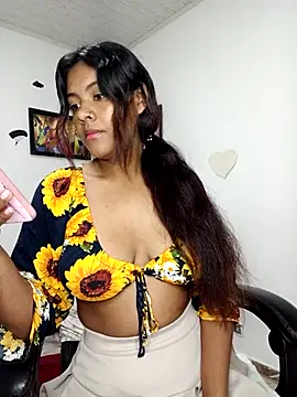 vannesitha25 online show from November 2025 01:14:02 PM