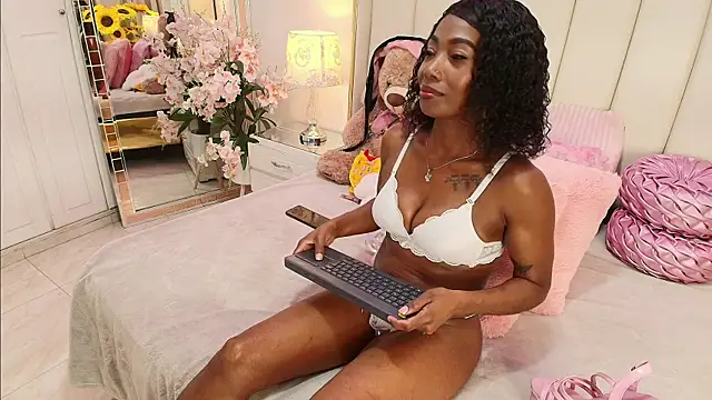 Snapshot of _NinaFox_ chatting on May 2026 08:41:01 PM NinaFox online show from May 2026 08:41:01 PM