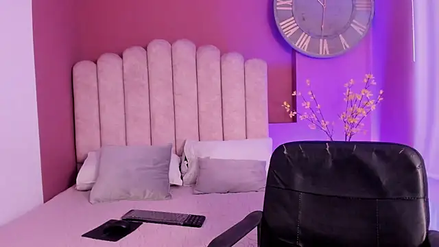 Miaa Adams  online show from January 2026 07:39:02 PM